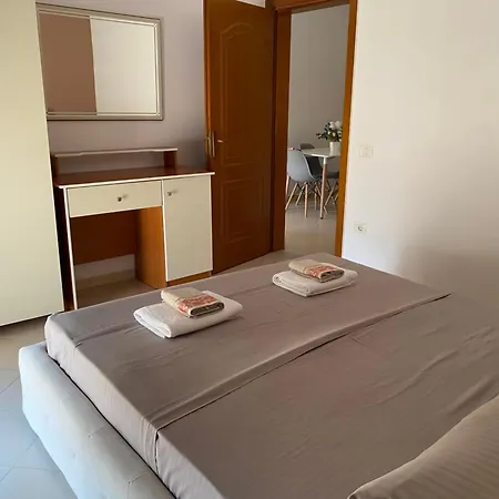Vlora Apartment فلورا